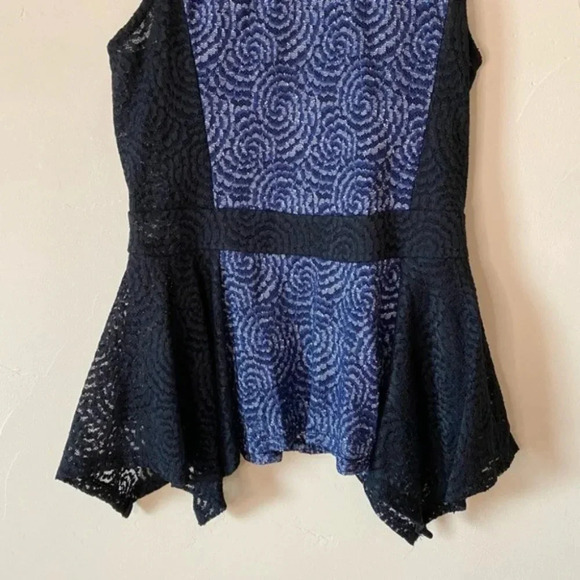 BCBGMAXAZRIA Seren Lace Peplum Contrast Top XS - Picture 5 of 6